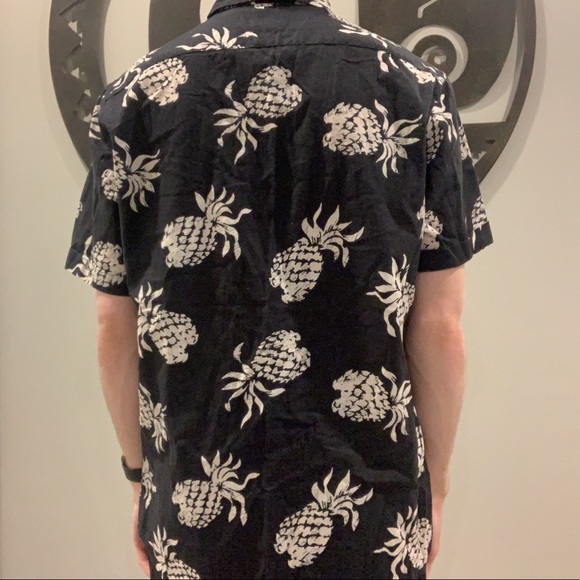 Men’s H&M pineapple button down - Picture 5 of 5